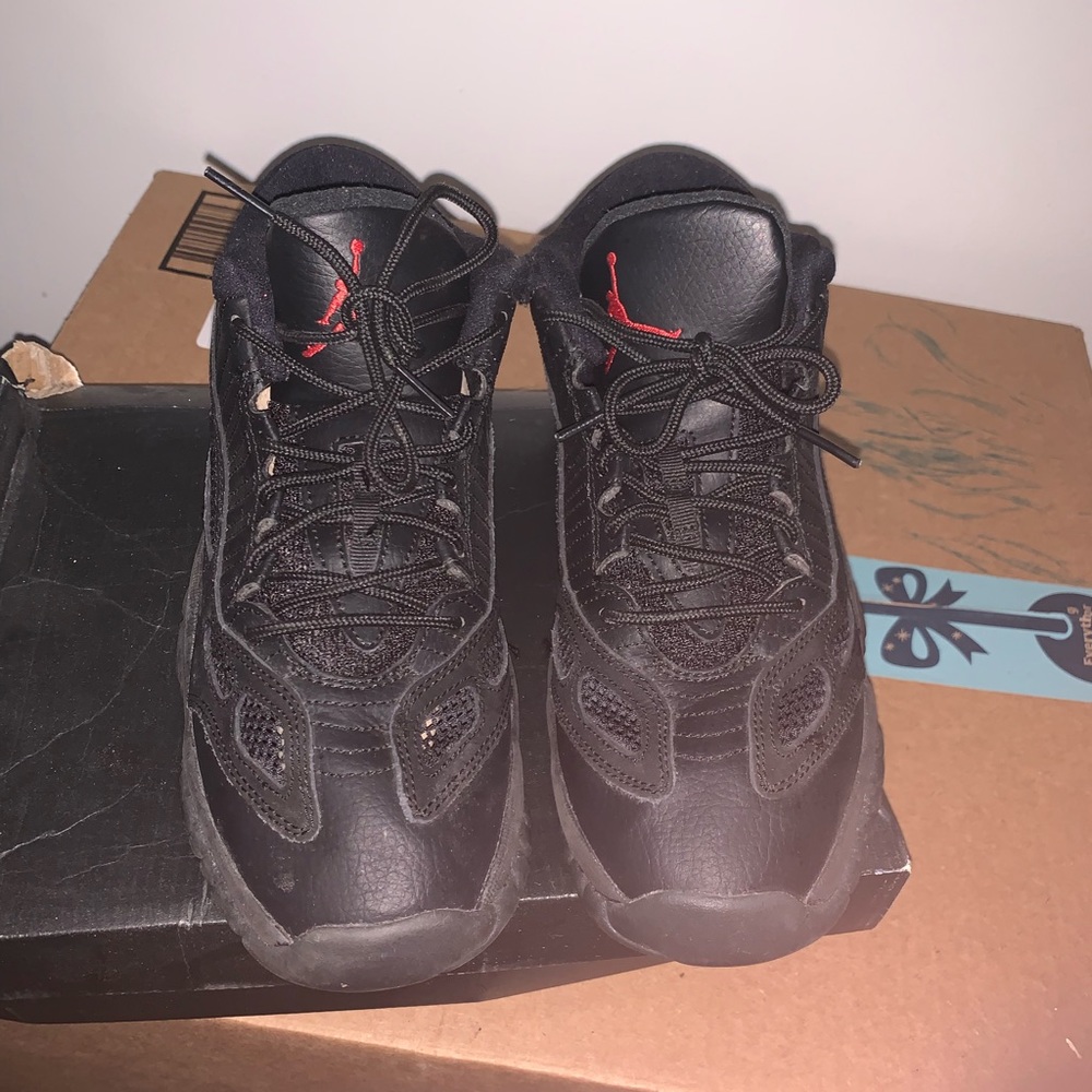 JORDAN 11 retro low exclusive